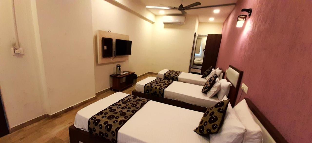 Hotel Tulip Plaza Ahmedabad Exterior photo