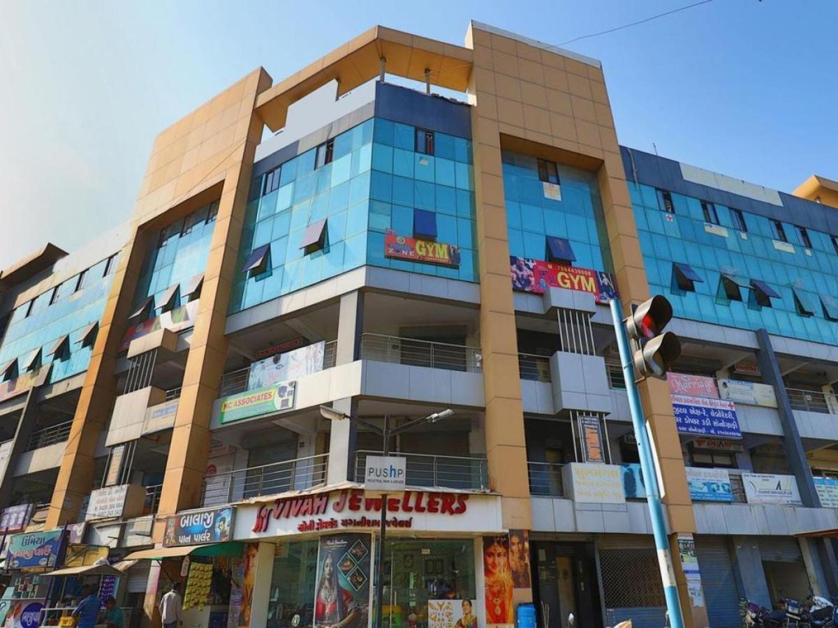 Hotel Tulip Plaza Ahmedabad Exterior photo